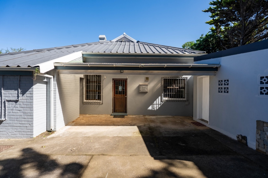 6 Bedroom Property for Sale in East Bank Eastern Cape